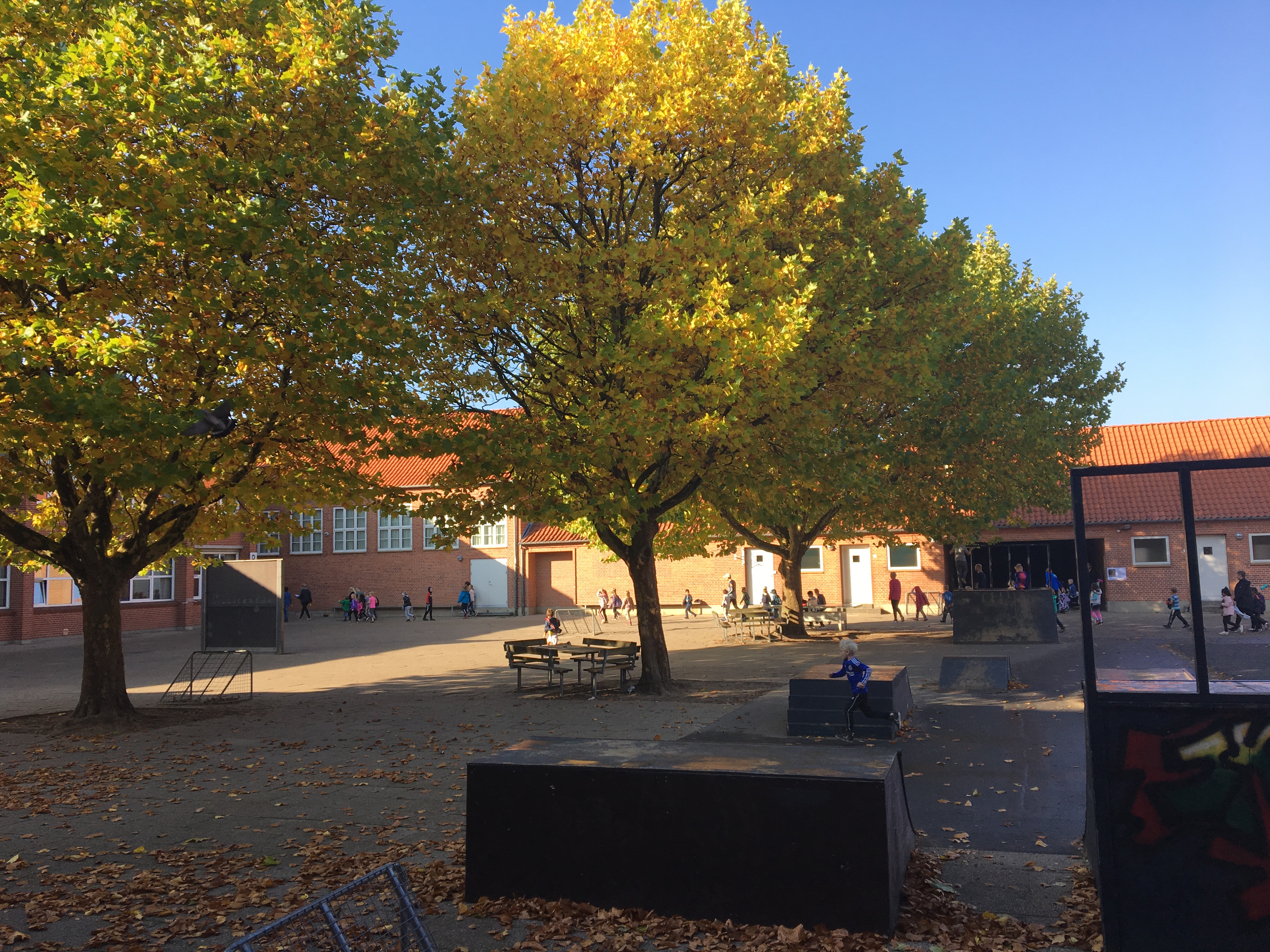 Elever i skolegården på Kristrup Skole
