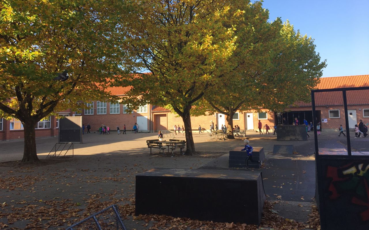 Elever i skolegården på Kristrup Skole
