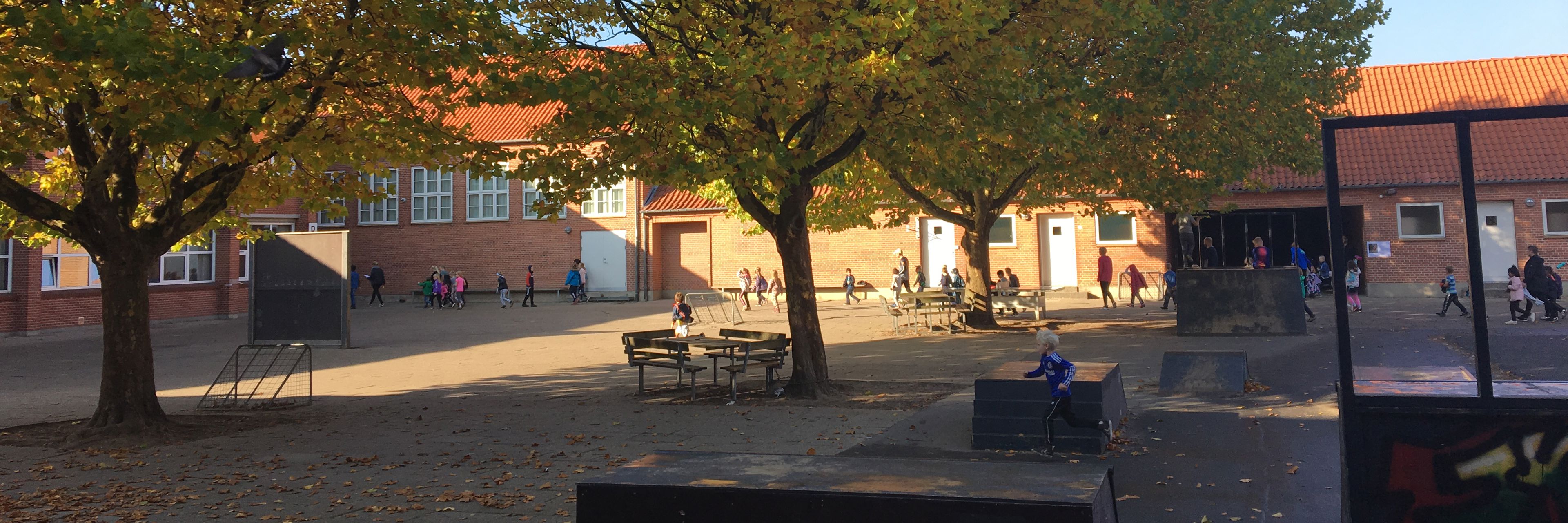 Elever i skolegården på Kristrup Skole